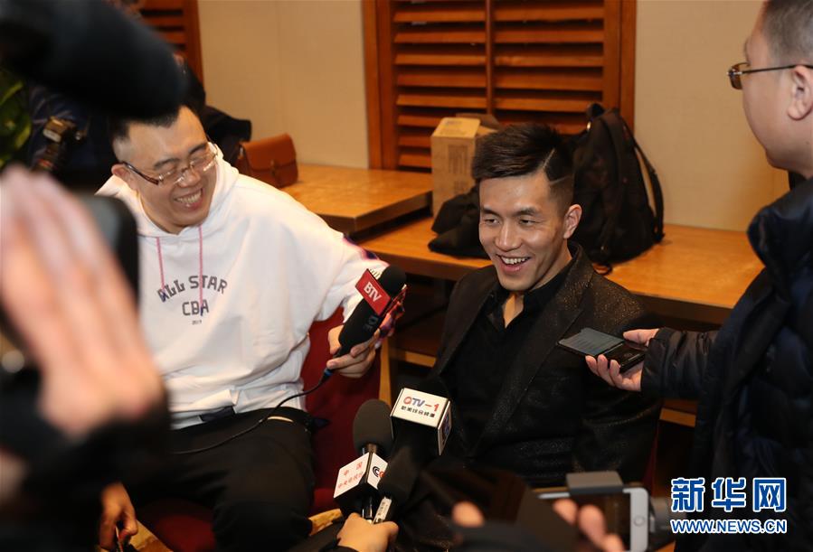 露出一名顶