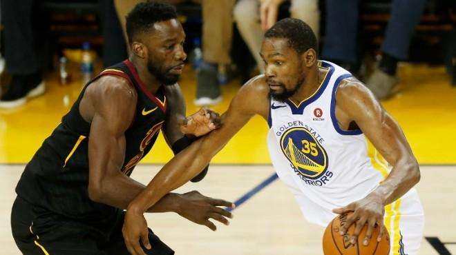 拓记为杨瀚森炮轰裁判荒唐！美媒再赞顶级策应天赋 斯帅回应显得无奈